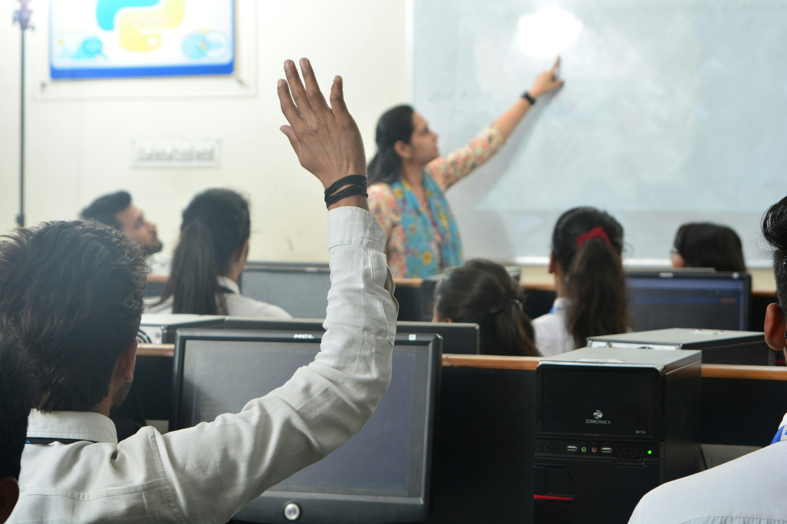 Transformasi Digital di Dunia Pendidikan: Peluang dan Tantangan bagi Guru di Era Merdeka Belajar
